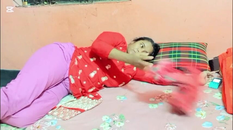 Riyamoni: Hari ini saya berkongkek dengan adik tiri saya yang lebih...