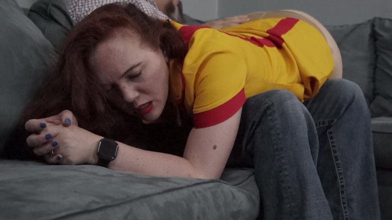 Evangelines Fetish: Une serveuse se fait fesser le cul 2