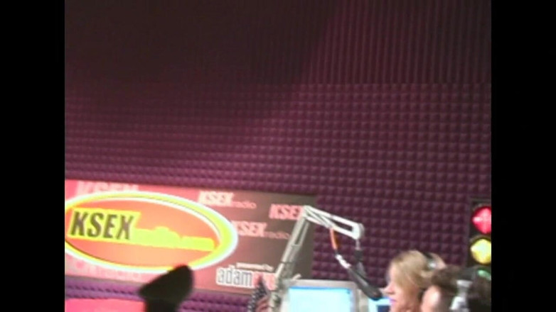 The Classic Archives: Canlı yayında azmış gibi görünüyor