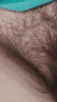 เล่นกับขนบนหีของฉัน