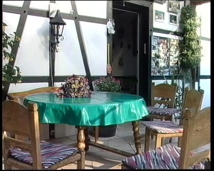 Swinger Friends Germany: जर्मन दरवाजों के पीछे लगन से गड़बड़ किया जाता है - पूरी फिल्म