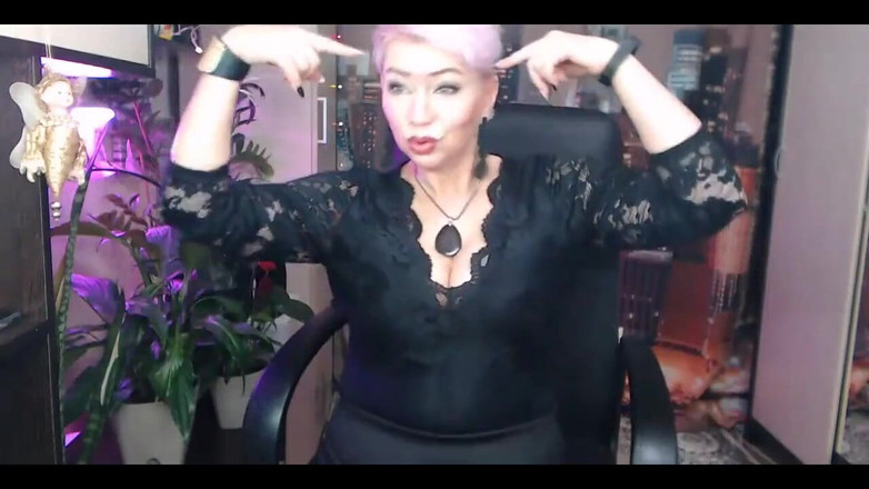 AimeeParadise: Извращенная зрелая сучка трахает себя прозрачным дилдо приватно на годовщину ее свадьбы! Муж снимает приватный