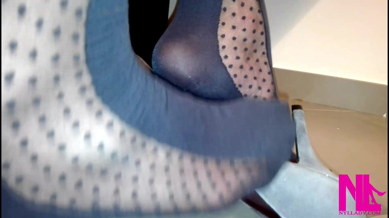 Nyllady: Sensual sapataria em bombas de patente cinza e meia-calça charmant...