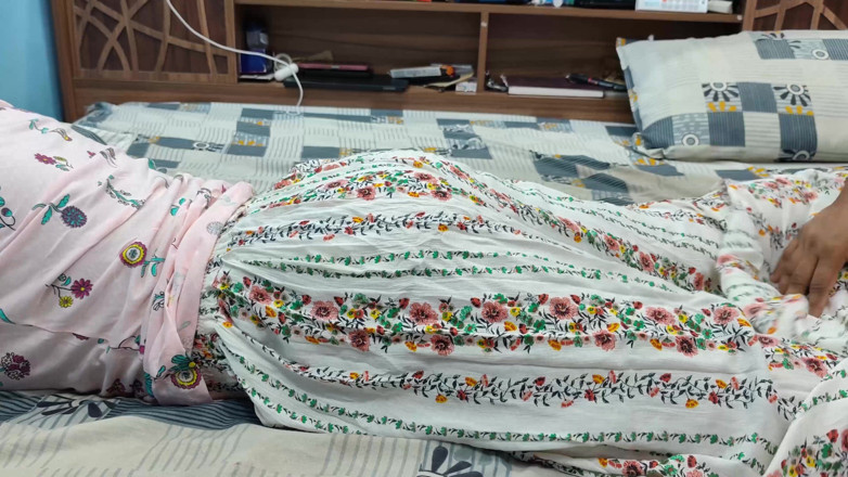 Vaigavarun45: Baiser de seins avec léchage de nombril