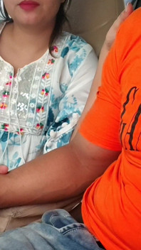 Desi Ấn Độ xinh đẹp saara bhabhi trong xe hơi ngoài trời