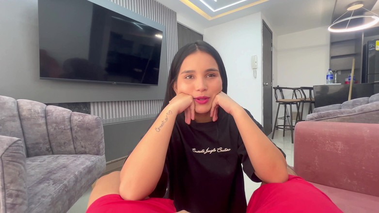 JazminPalvin: Adik tiri jalang mengusik saya untuk mengongkeknya dengan keras dan...