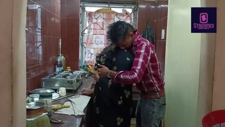 Stream Ex: Sex incitant în trei cu o doamnă țâțoasă