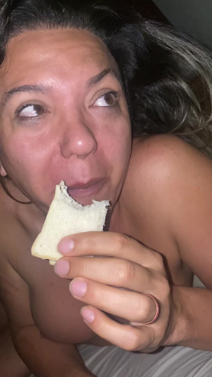 Weslley Bull: Mijn teef neuken en sperma geven om met brood te...