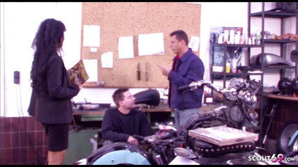 Full porn collection: Německá motorká nevěsta je ošukaná mechanikem v dílně