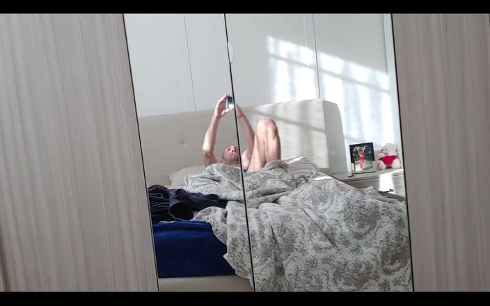 Boy jerking off: おはようございます