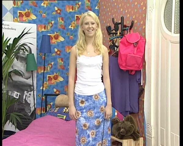 YOUR FIRST PORN: Es ist meine erste schambehaarung - softclipli seksi tina - bu benim...