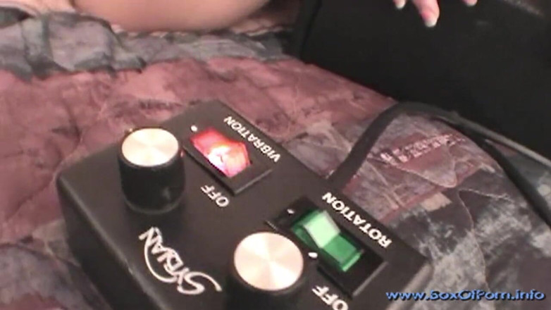 Spungy Gunk Films: Джоді Лав бере свою першу їзду на sybian!