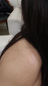 Sexo lésbico com uma garota com um clitóris gigante, eu chupei e a fodi com minha cinta-caralho