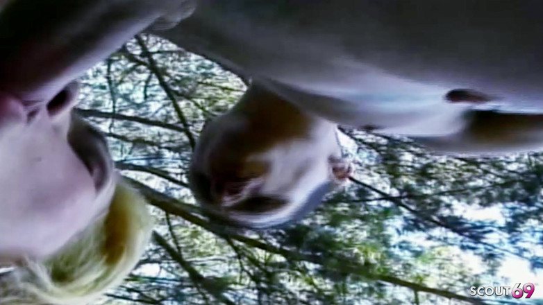 Shemale TS Collection: Tranny blonde miang dikongkek dubur di luar rumah oleh orang...