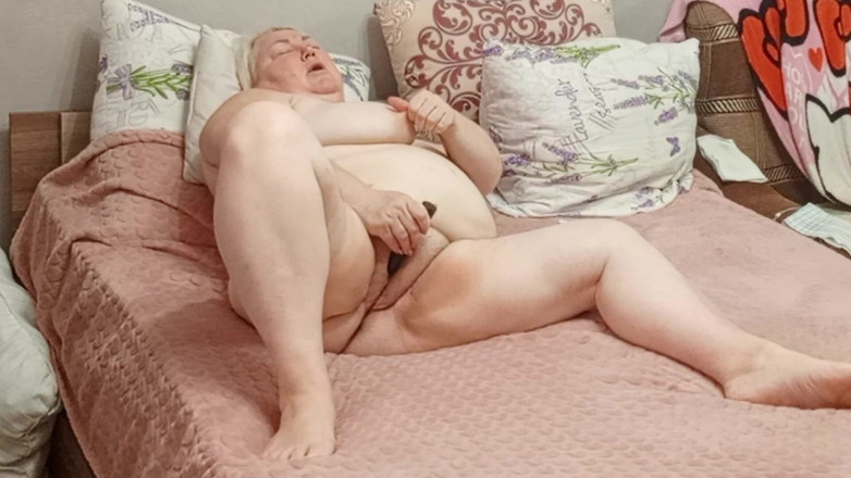 Zona901: Grote tieten en enorme poesjesbuurvrouw