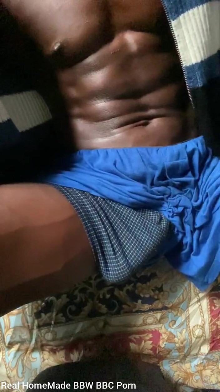 Big black cock BBCee: Büyük siyah yarağımı okşuyorum boksör şortumu attı