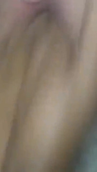 내 뚱뚱한 쪼이는 보지에 핑거링하는 남편 오르가즘