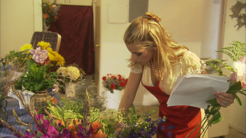 Luxurious sluts: Geiles schätzchen teilt ihre blume mit einem umschnallenden hengst