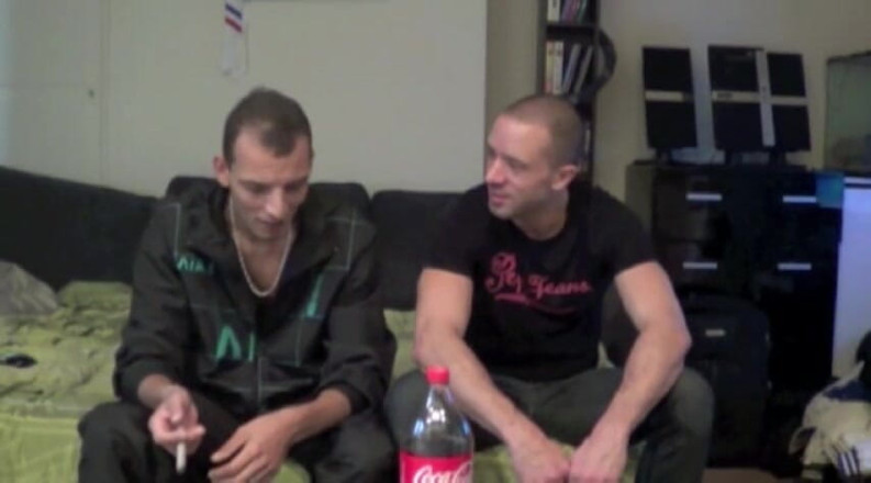 Sneaker gay: Sexo heterosexual con un gay en calcetines