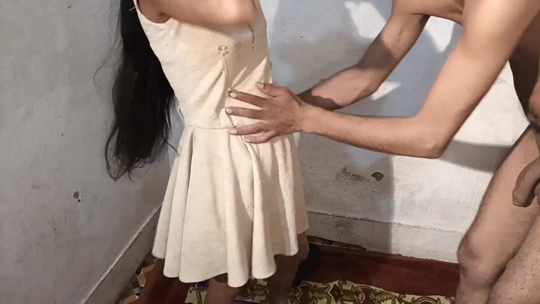 Raniki chut: Hintli desi kız sıkı amcık seks videosu