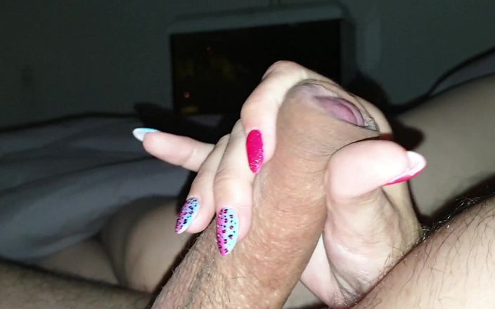 Realamateurs: Sie wichst mich. Ich muss meinen schwanz in ihre muschi...