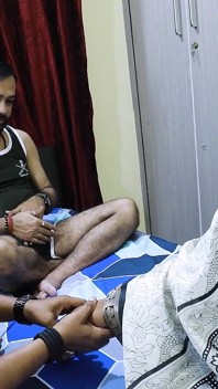 Een verhaal van Indische Desi sexy Bhabi geneukt met haar tiende twee jongens