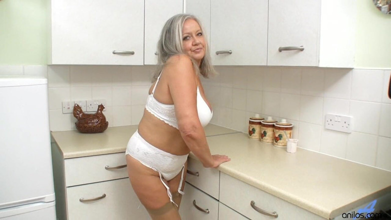 Anilos: Tetas preciosas