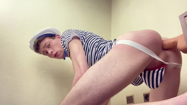Craig Kennedy: Любительська sailor twink катається на масивному ділдо до оргазму без рук, смикаючи величезний член