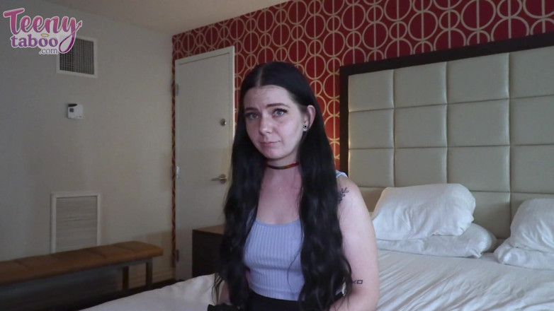 Teenytaboo: Fată vânzătoare Lily face sex anal