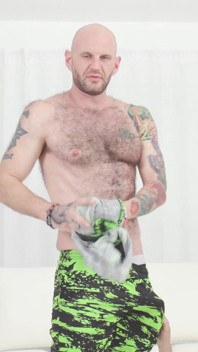Tiny Vixen Kylie Gags na kutas Briana w Niechlujnym Piledriver!