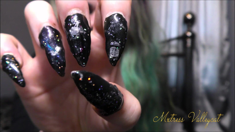Mxtress Valleycat: Sci-Fi nails tease