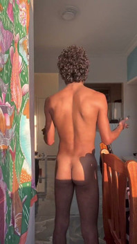 Mostrando Il Mio Corpo Nudo Alla Luce Del Sole