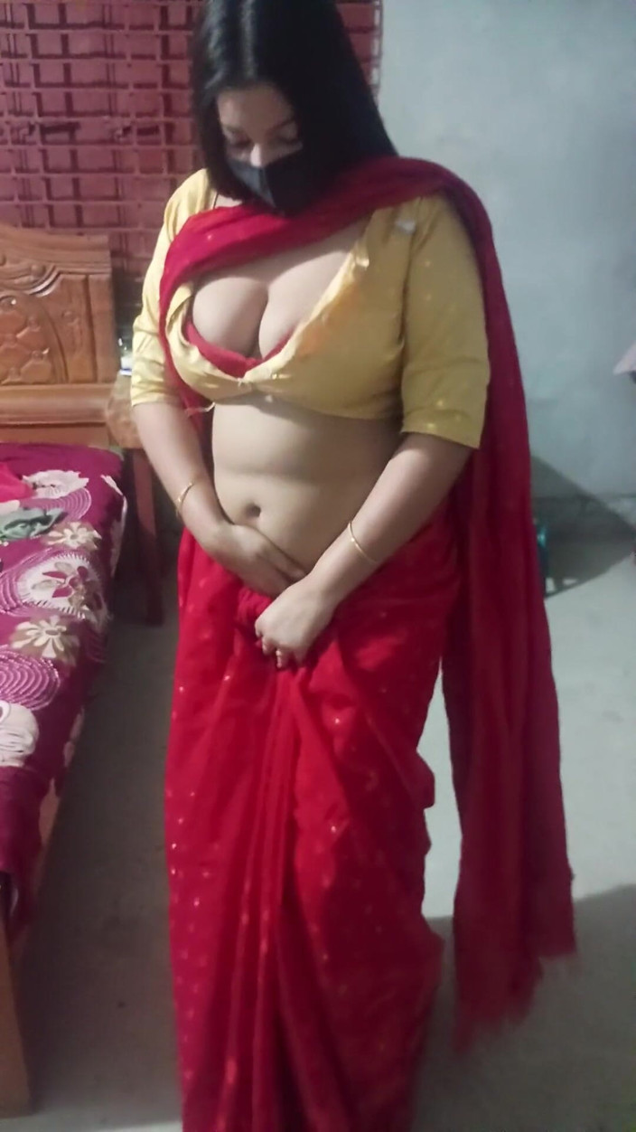 Taniyaxx: Ibu tiri bangla lagi asik ngocok kontol