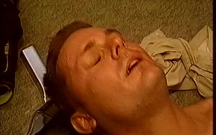 Gay RetroX VHS: Raw Hunks iş başında 5
