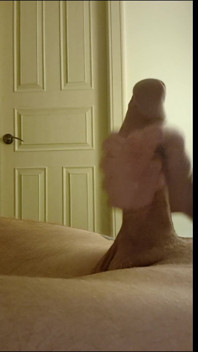 Je Me Branle Devant La Salle De Bain De Ma Demi-sœur Pour Voir Si Elle Va Toucher Ma Bite Ou Me Demande De Partir