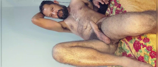 Rock F hairy: Mokré tělo a tvrdý penis