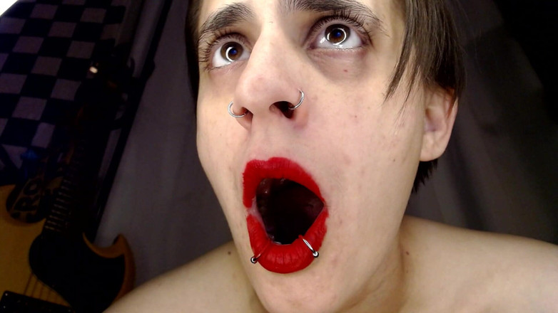Abby Anna: Blow up doll, roter lippenstift