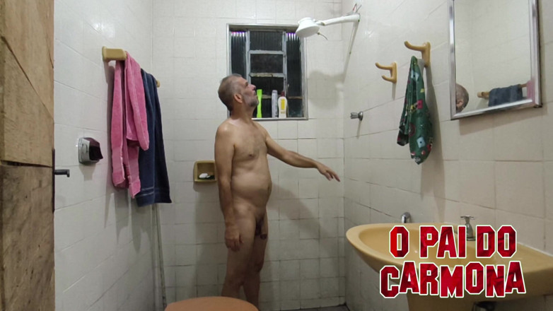 Carmona's father: 목욕 중이야, 누가 올래?