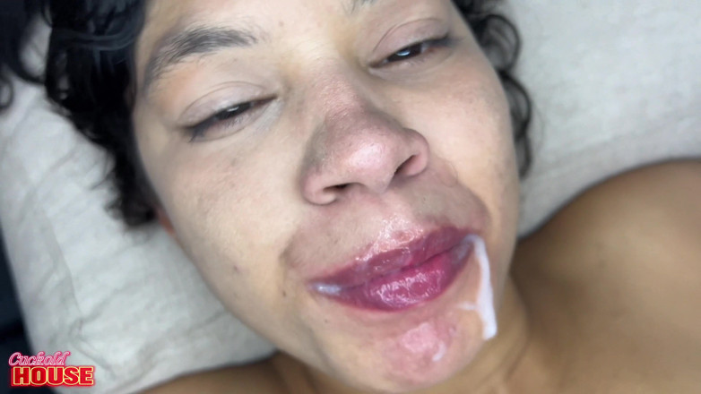 CuckoldHouse: 新婚女性が膣にディルドを入れ、恋人のペニスを肛門に入れてDPを行う