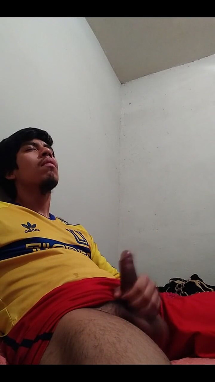 AlexAlejandro13: この素敵な太いペニスを見に脱出に来てください