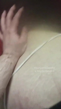Puño duro en el coño y anal para Jaydensnake