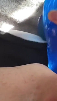Cowok ini lagi asik seks anal sampai lubang pantatnya menganga lebar!