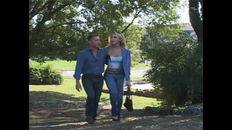 Shemale World: Hungry Tranny Slut Spreads Wide for Rough Action