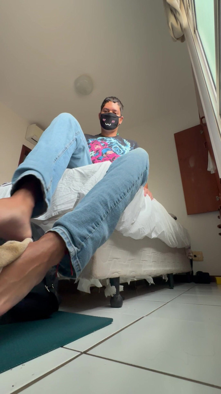 Boy feet: 汗だくでとてもチュレゼンの靴下を愛するスタイルで