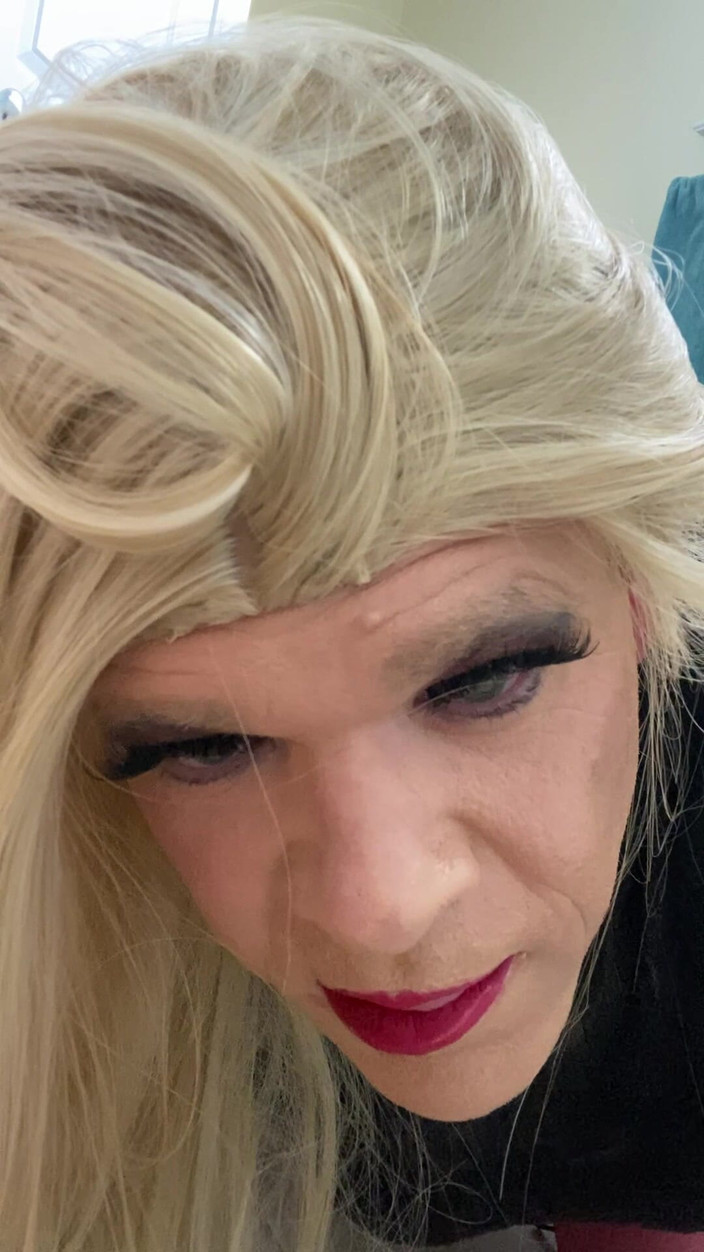 MadisonCD2025: Crossdressing si jalang banci mengambil zakar dan kemudian bertelanjang dan...