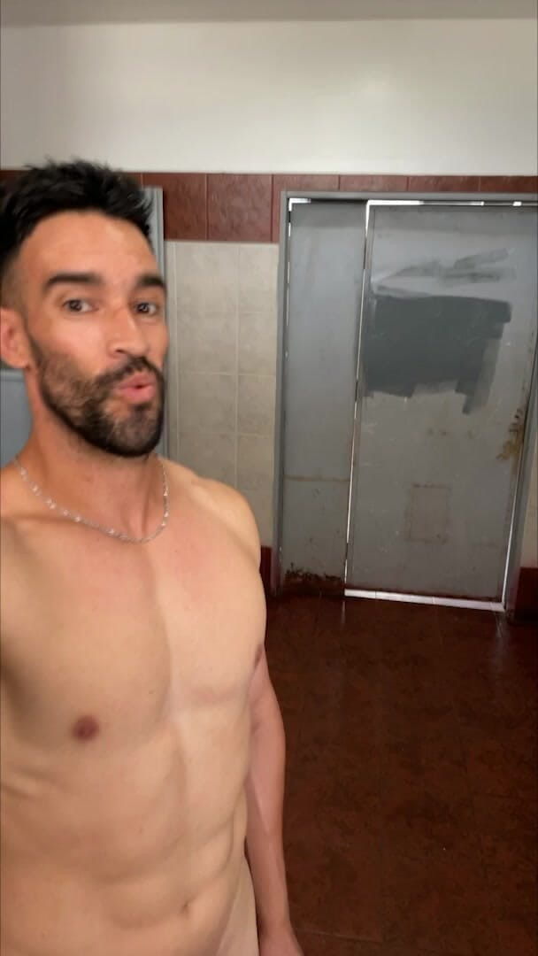 Paul Williams: Plimbarea goală prin vestiarele sălii de sport