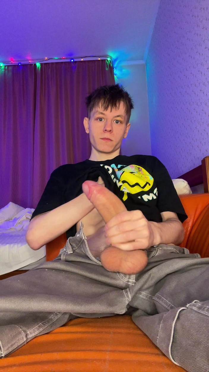 Morflot24: Chỉ là một twink hứng tình thích khoe con cu...