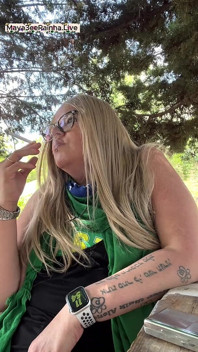 Brazilská bbw milf bohyně kouření rituál v přírodě