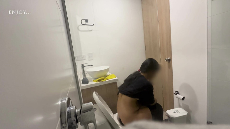 Time traveler: 可爱的娇小女仆给老板撸管，然后操她的主人 第1部分