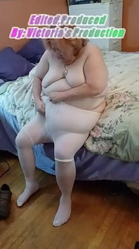 BBW看護師ヴィッキーが白いパンティストッキングを履いてくれます!